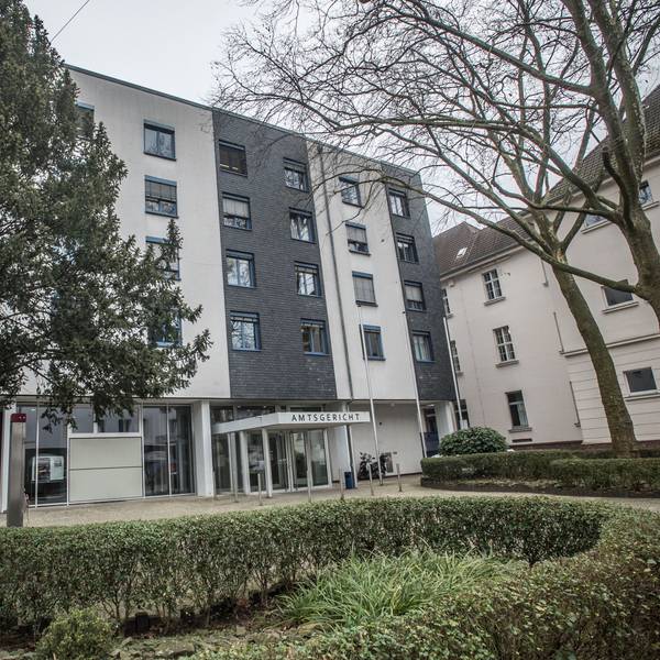 Blick auf den neuen Teil des Amtsgerichts in Opladen