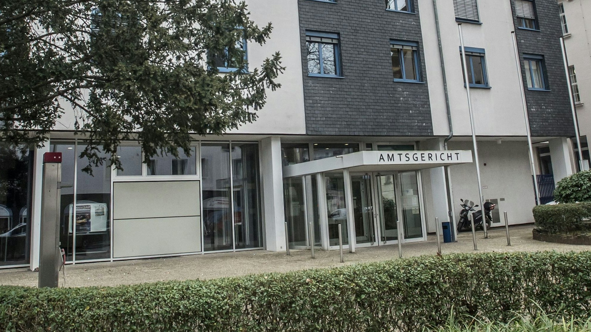 Blick auf den neuen Teil des Amtsgerichts in Opladen