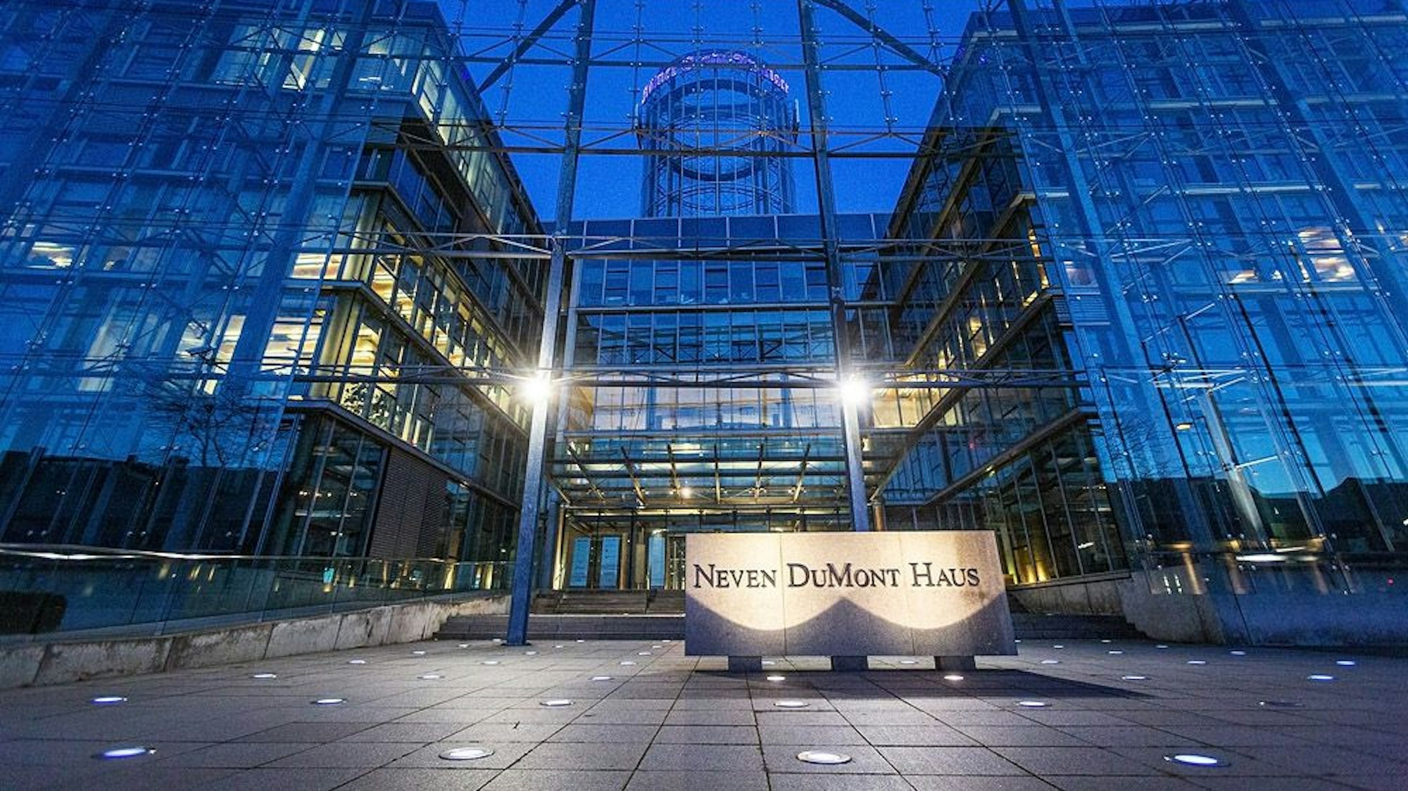 (Bildbeschriftung - Caption) 07.02.2020, Köln: Das «Neven DuMont Haus» an der Amsterdamer Straße. Neben dem Firmensitz der DuMont Mediengruppe beheimatet das Gebäude auch die Redaktionen der Tageszeitungen Kölner Stadt-Anzeiger und Express. Foto: Matthias Heinekamp