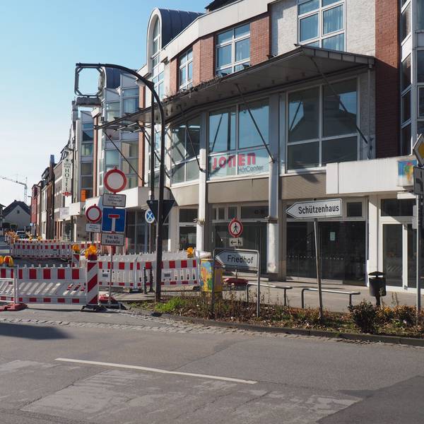 Straßensperrung der Bernhardstraße in Pulheim