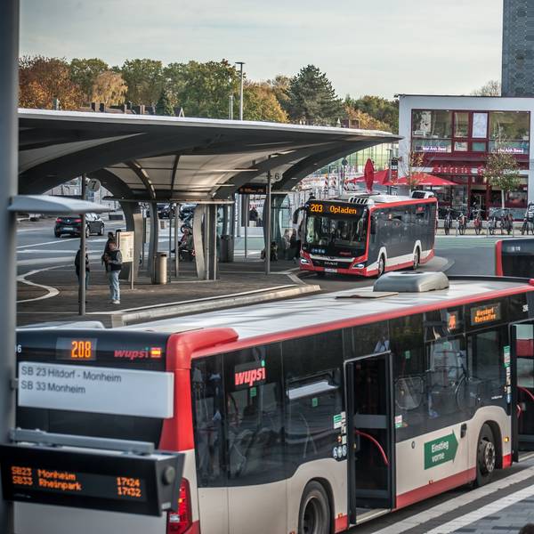 Busbahnhof ÖPNV. Foto: Ralf Krieger