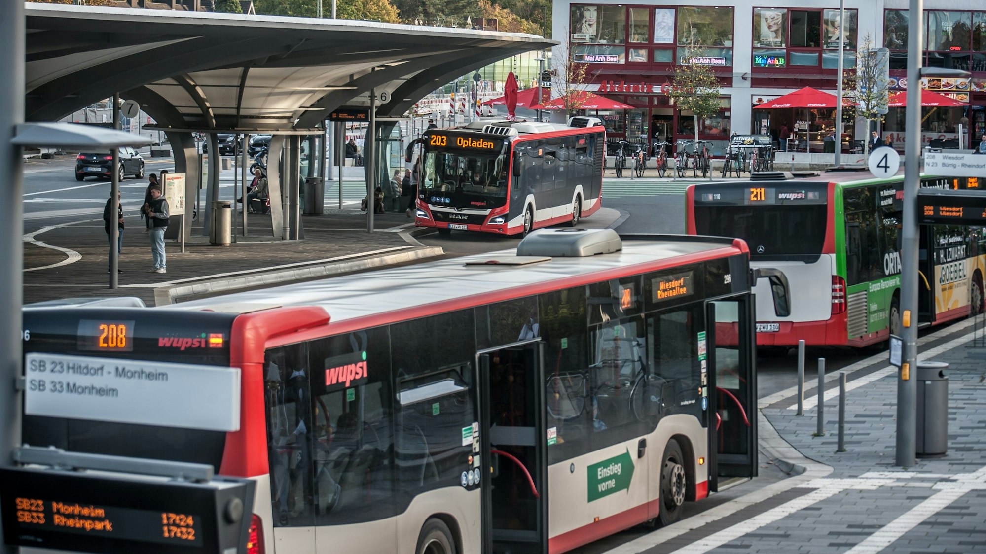 Busbahnhof ÖPNV. Foto: Ralf Krieger