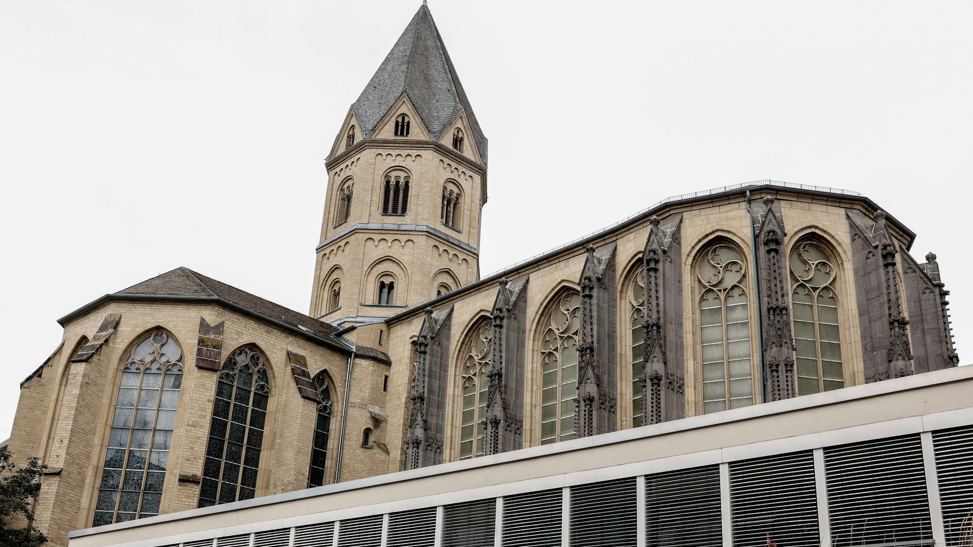 Die Kirche St. Andreas von außen.