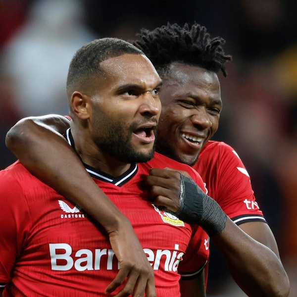 Jonathan Tah (l.) und Edmond Tapsoba