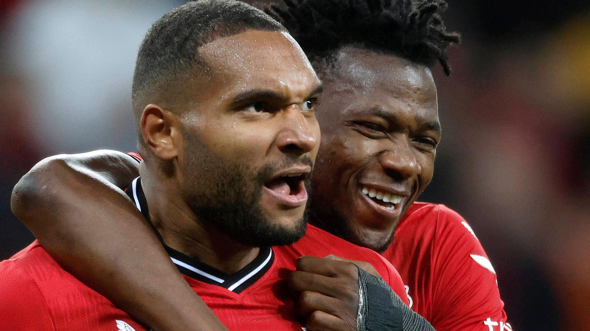 Jonathan Tah (l.) und Edmond Tapsoba