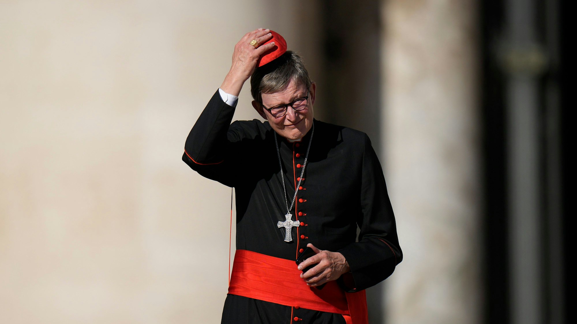 Der Kölner Kardinal Rainer Maria Woelki hat sich enttäuscht über die Besuche von Porno-Seiten von Rechnern des Erzbistums Köln gezeigt. (Archivbild)