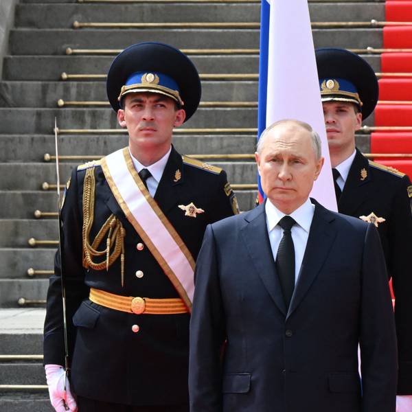 Der russische Präsident Wladimir Putin bat in seiner Rede um eine Schweigeminute für die Piloten, die während eines Aufstands der Wagner-Söldner bei Zusammenstößen mit den Meuterern ums Leben gekommen waren.