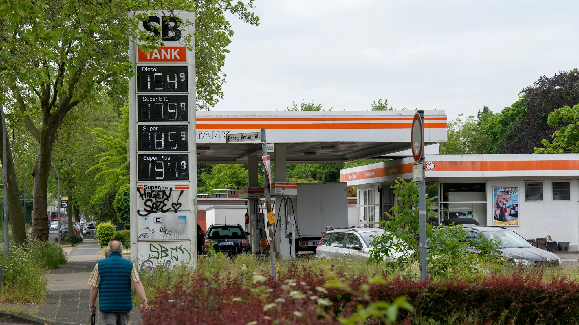 Die SB-Tankstelle Ossendorf von außen.