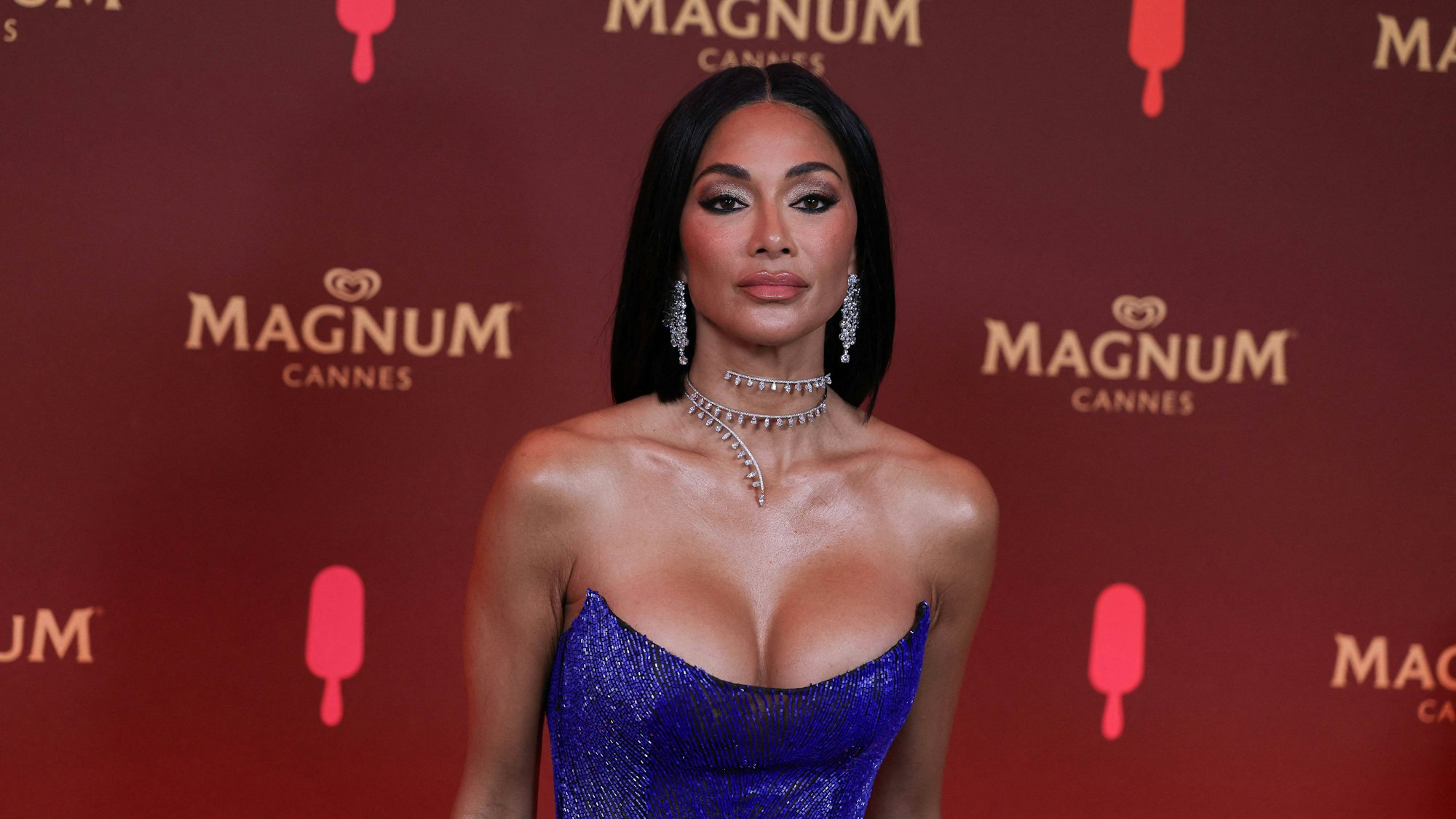 Nicole Scherzinger auf einem roten Teppich in Cannes.