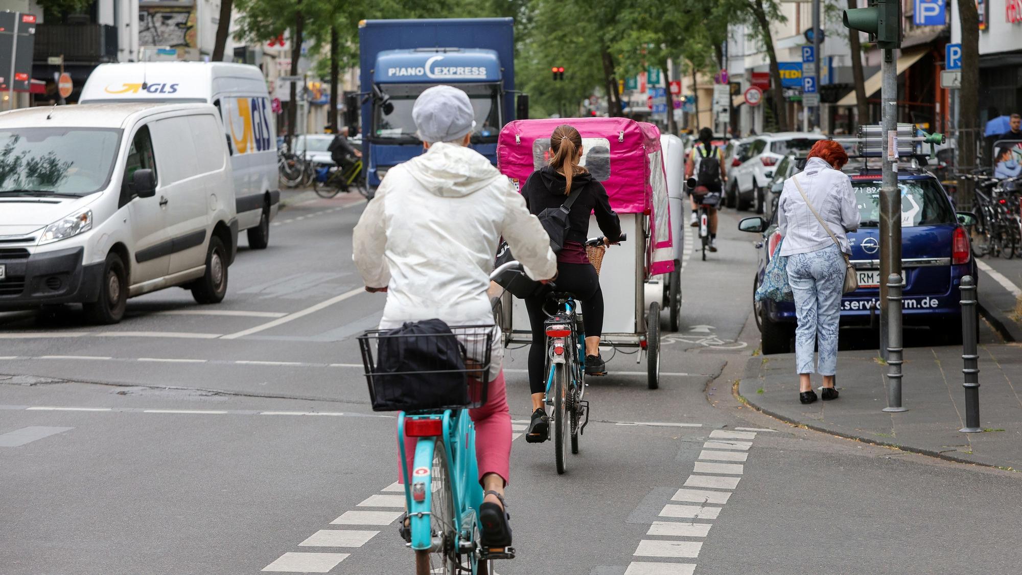 Radfahrer auf der Neusser Straße