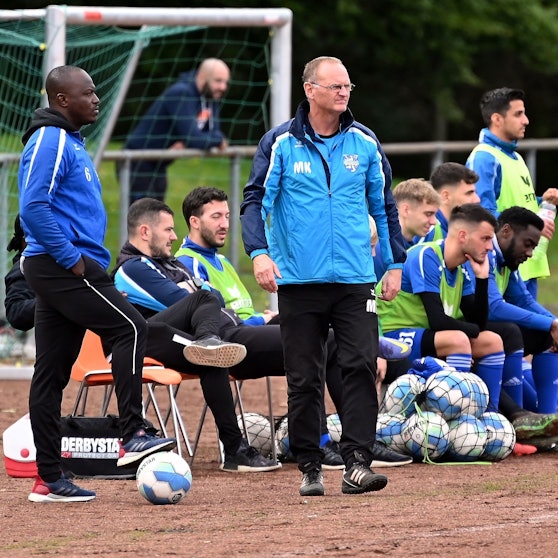 02.10.2022, Fussball-FC Leverkusen - Rheingold Poll
rechts: TR: Michael Kunz (Leverkusen)
Foto: Uli Herhaus