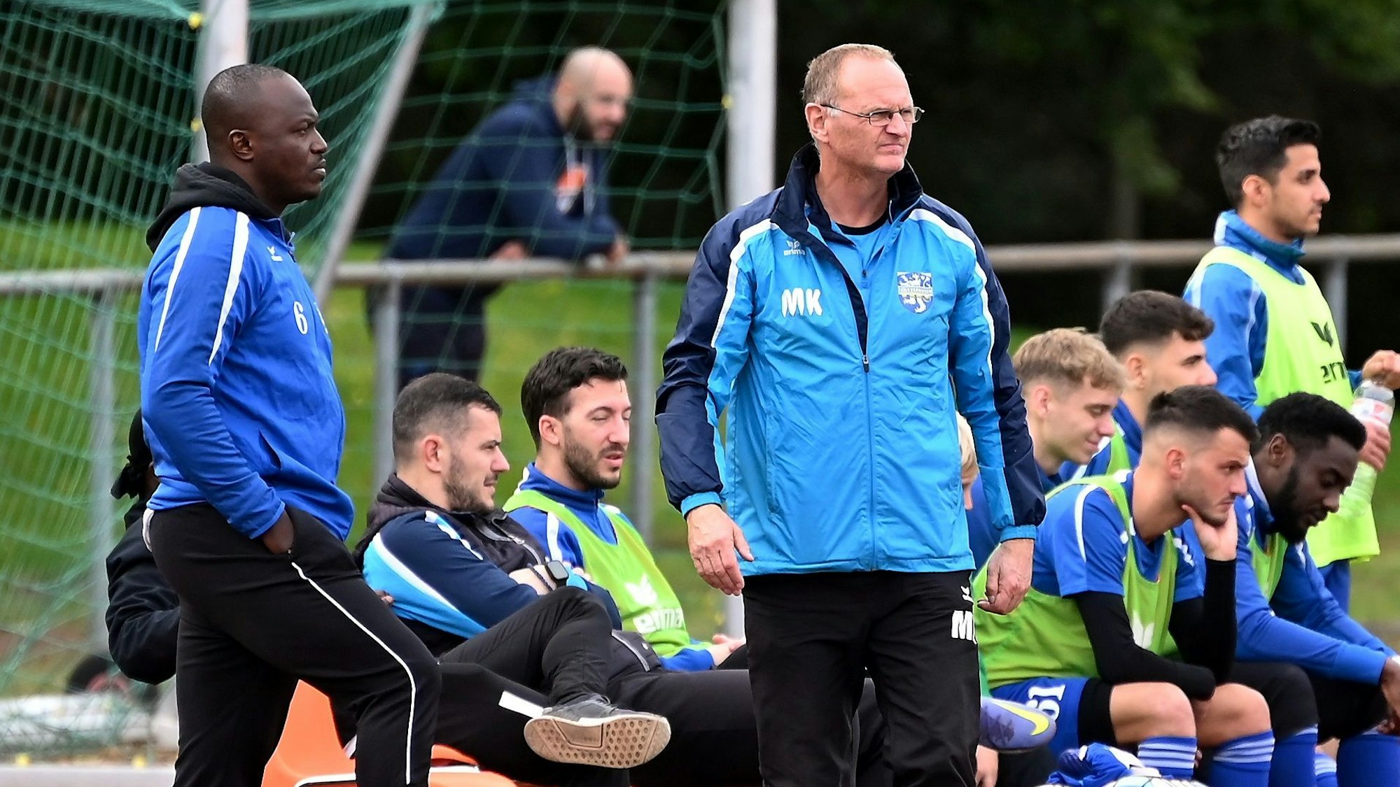 02.10.2022, Fussball-FC Leverkusen - Rheingold Poll
rechts: TR: Michael Kunz (Leverkusen)
Foto: Uli Herhaus