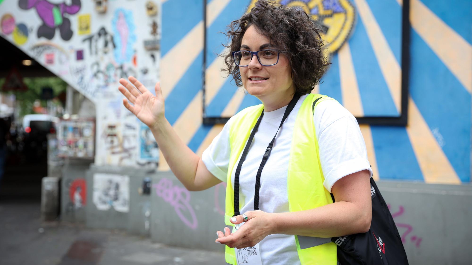 Alternative Cologne Tours: Street Art Tour in Ehrenfeld mit
Eva Himminghofen.