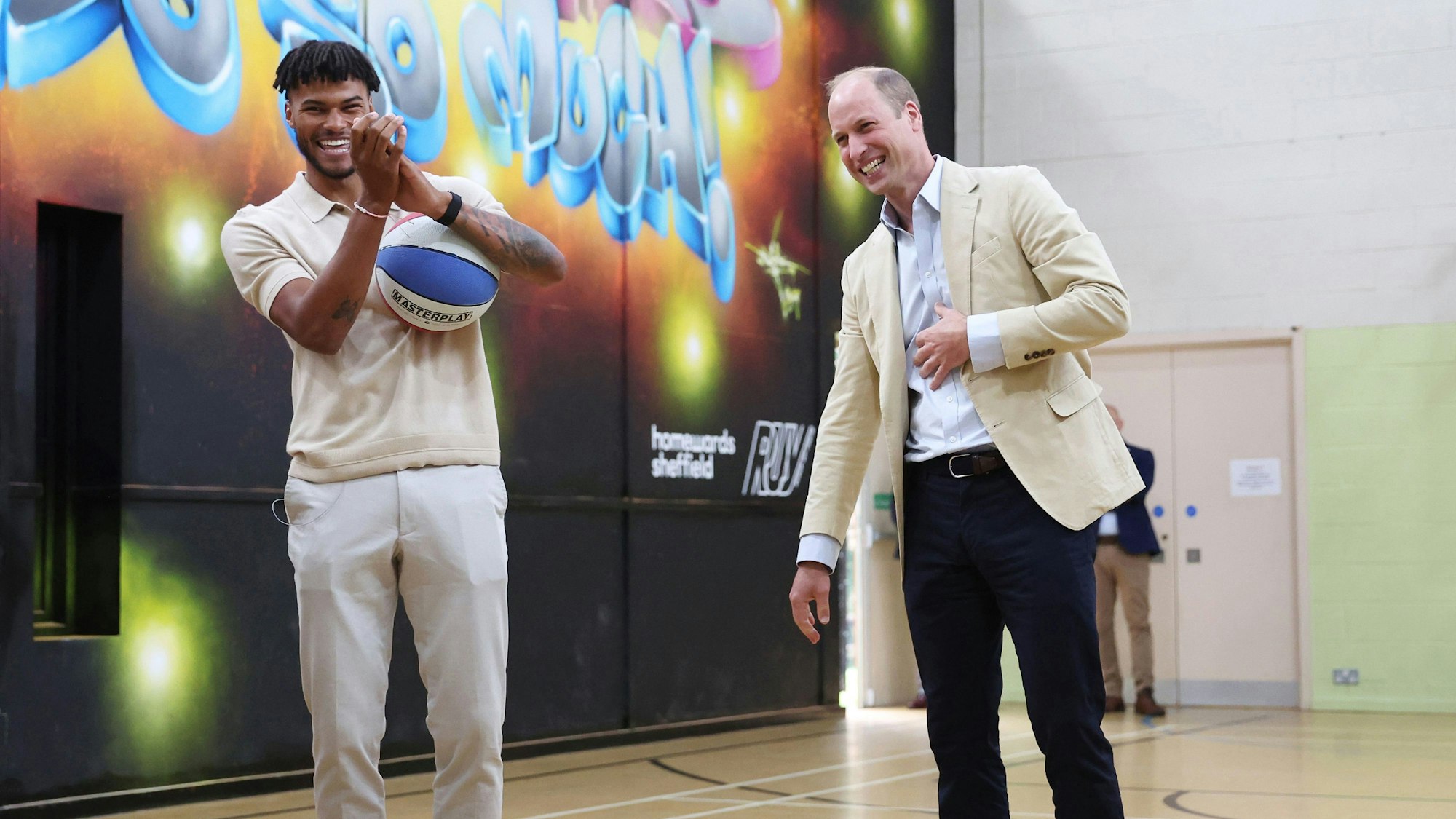 Fußballspieler Tyrone Mings von Aston Villa mit Prinz William.