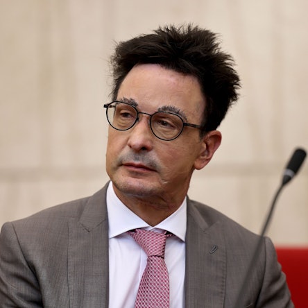 Bernhard Günther, Energiemanager, sitzt im Gerichtssaal des Wuppertaler Landgerichts.