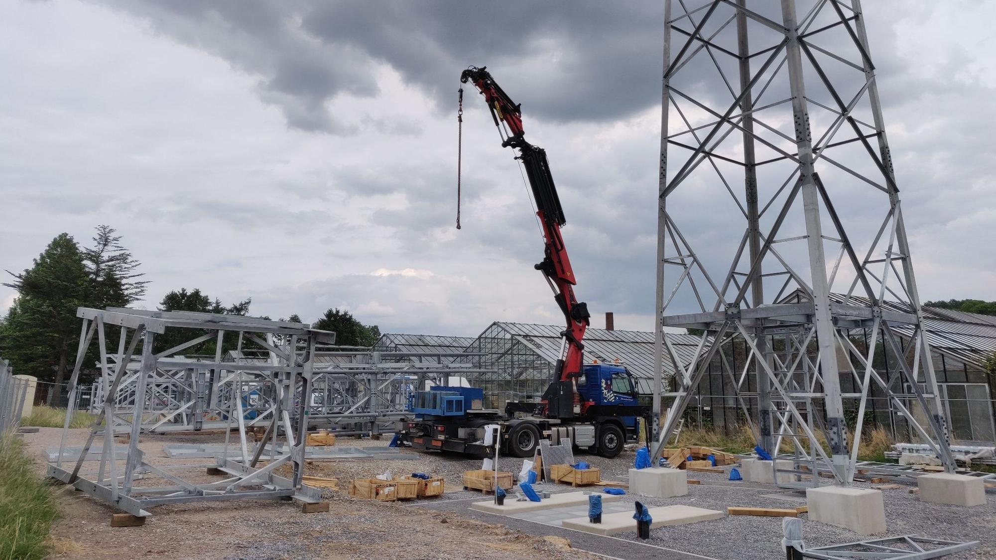Baustelle für den neuen Funkmast neben „Zimmers Gartenland“ in Leichlingen-Nesselrath.