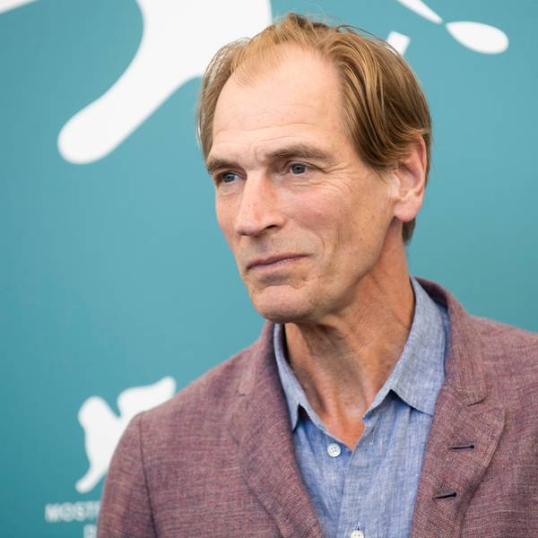 Der Schauspieler Julian Sands posiert für Fotografen beim Filmfestival von Venedig in Venedig. (Archivbild von 2019)