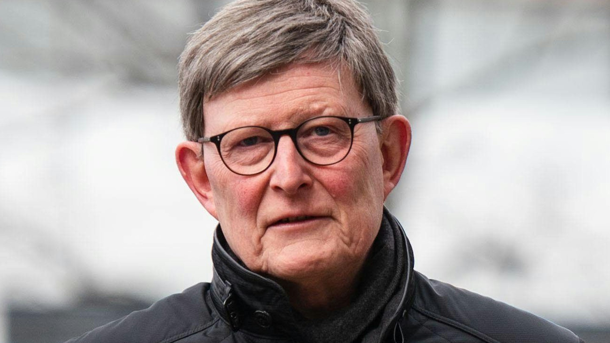 Der Kölner Erzbischof, Kardinal Rainer Woelki. Im ersten Schmerzensgeld-Prozess eines Missbrauchsopfers hat Woelki auf die Einrede der Verjährung verzichtet. Der Kläger erhielt 300.000 Euro zugesprochen. Jetzt gibt es eine weitere Klage.