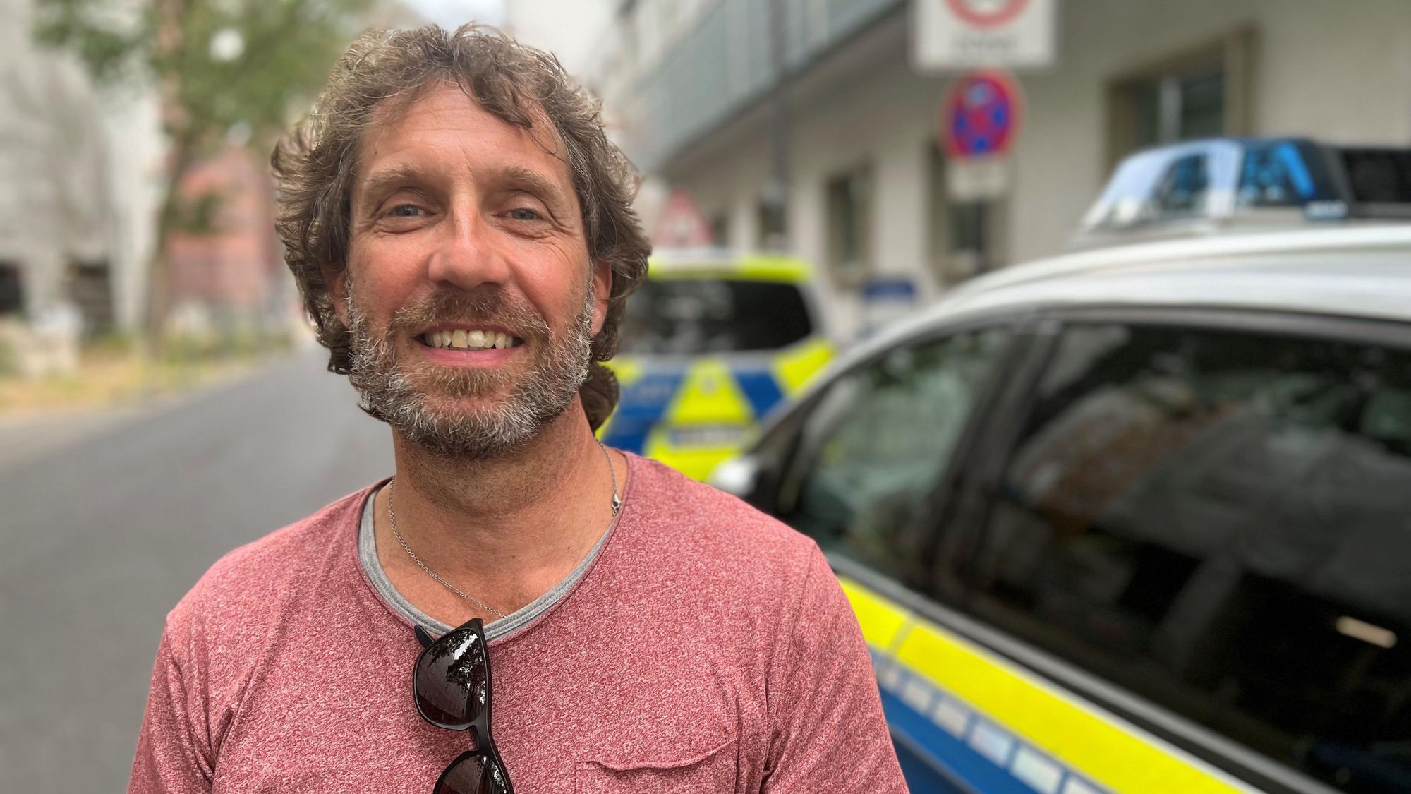 Das Bild zeigt den Chef des Einsatztrupps Mitte der Polizei Köln, Robert Marczincik.