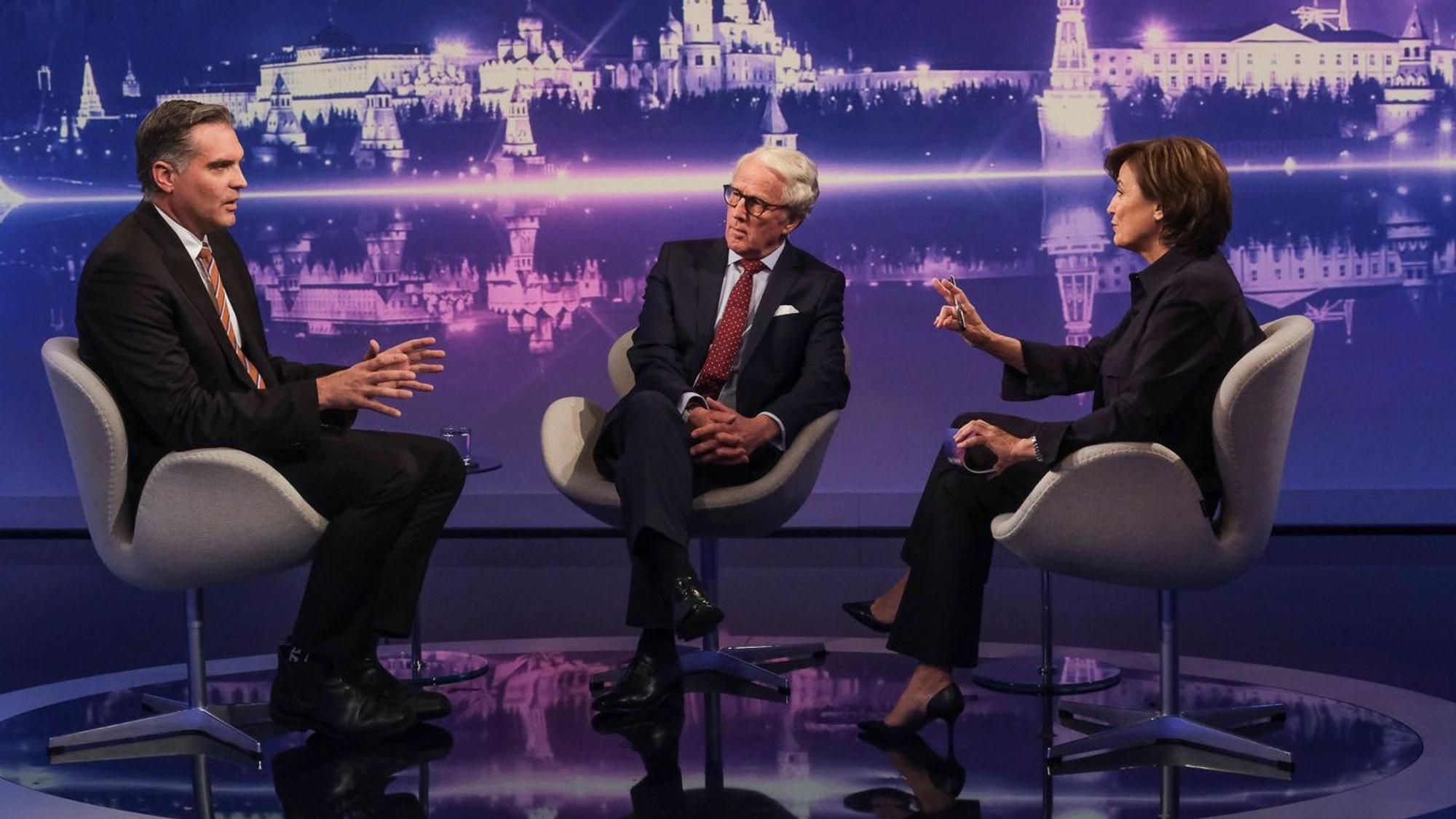 Journalist Frederik Pleitgen und Rüdiger von Fritsch, ehemaliger deutscher Botschafter in Moskau, diskutieren mit Sandra Maischberger über die Lage in Russland nach dem Aufstand von Jewgeni Prigoschin und seiner Wagner-Truppen.