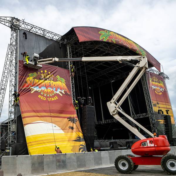 Die Hauptbühne des Summerjam stand dieses Jahr schon früher als sonst.