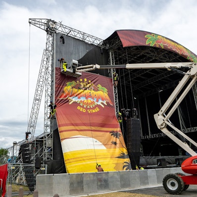 Die Hauptbühne des Summerjam stand dieses Jahr schon früher als sonst.