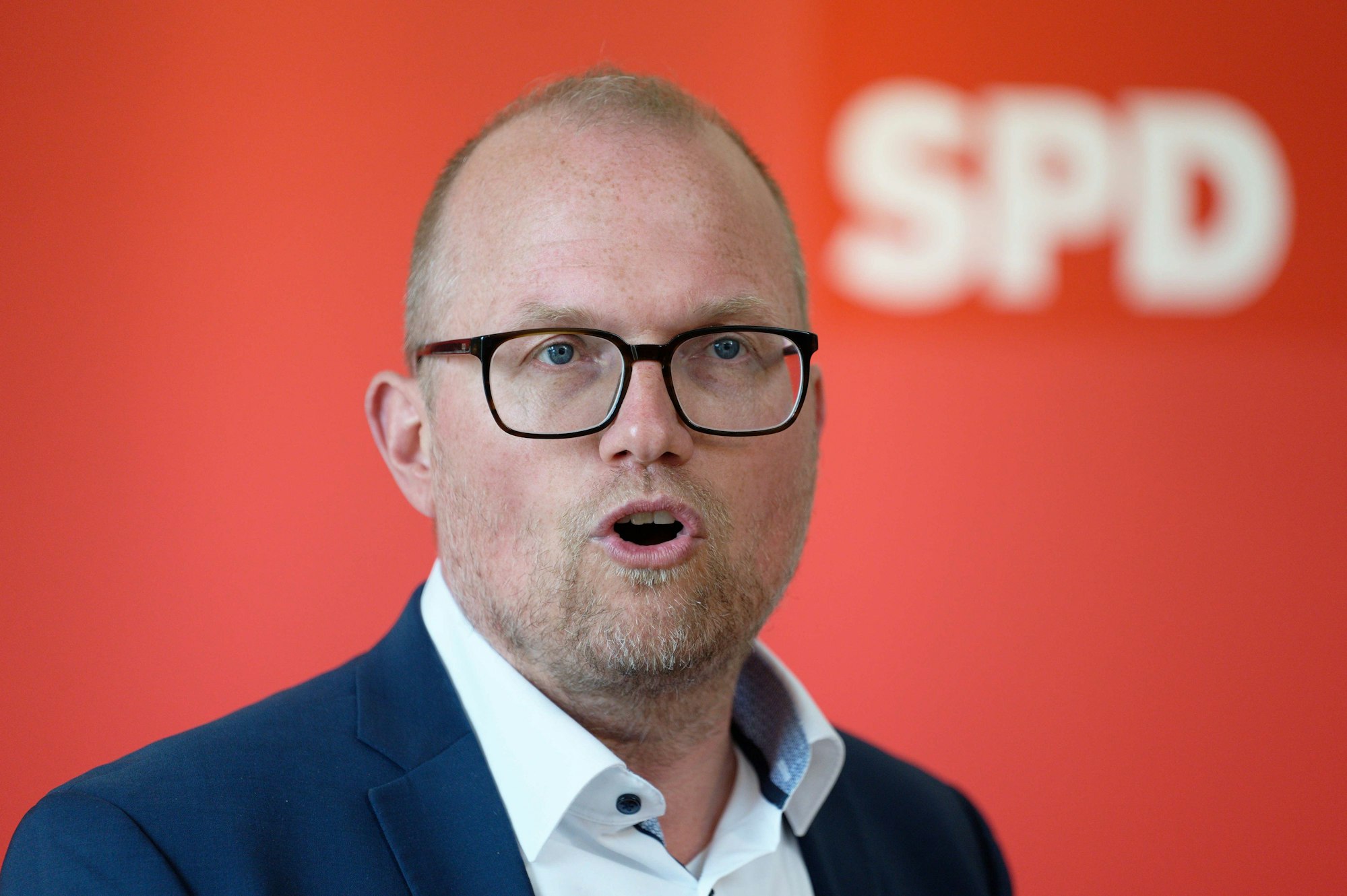 Jochen Ott, neuer Landtagsfraktionsvorsitzender der nordrhein-Westfälischen SPD, spricht bei einer Pressekonferenz.