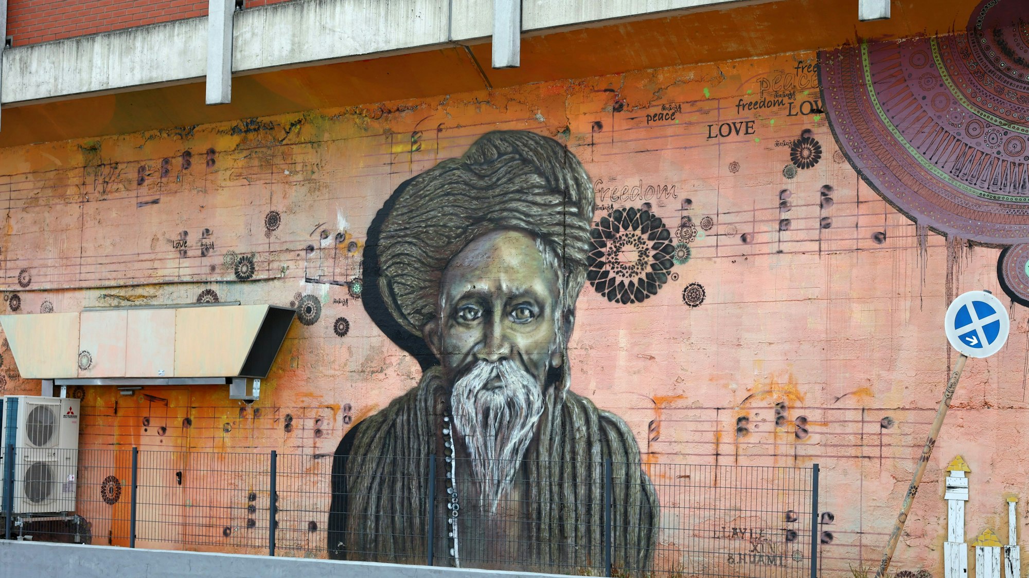 In Ehrenfeld gibt es viele großflächige Kunstwerke im urbanen Raum.