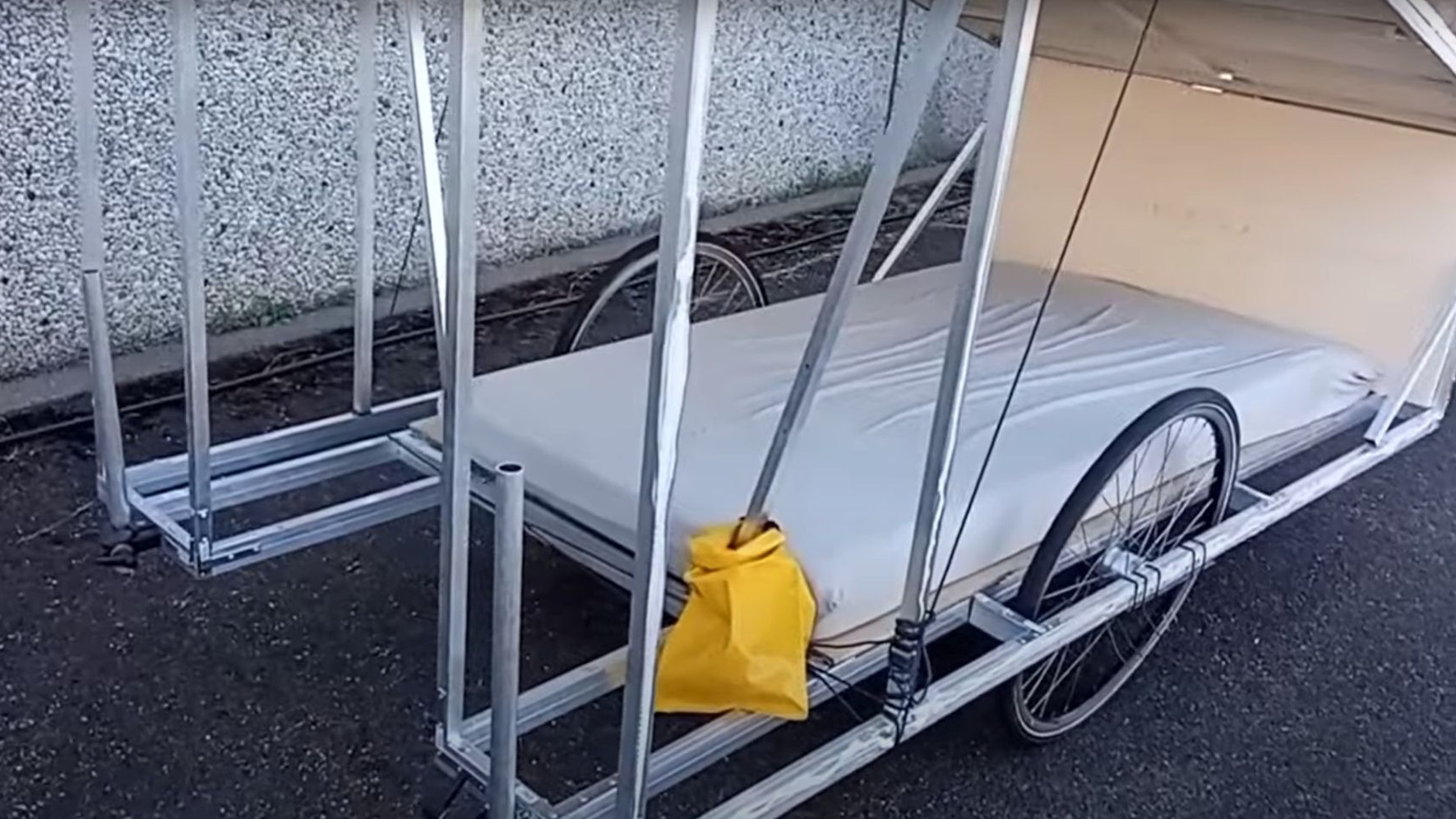 So sah der Radanhänger von Sven Peters noch letzten Sommer aus.
