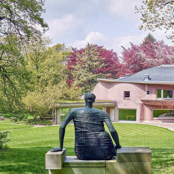 „Sitzende“ von Henry Moore (1957/58), Cragg Foundation, Skulpturenpark Waldfrieden in Wuppertal