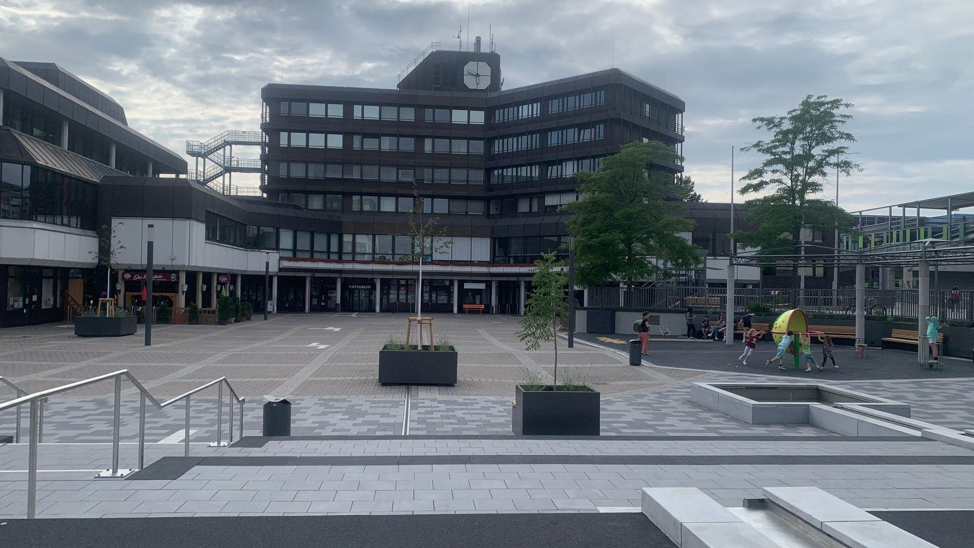 Die Marktplatte vor dem Rathaus in Sankt Augustin.