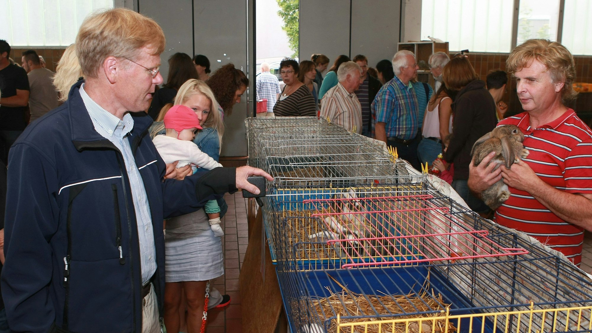 Bild einer Kontrolle durch Veterinäramt auf dem Vieh- und Krammmarkt