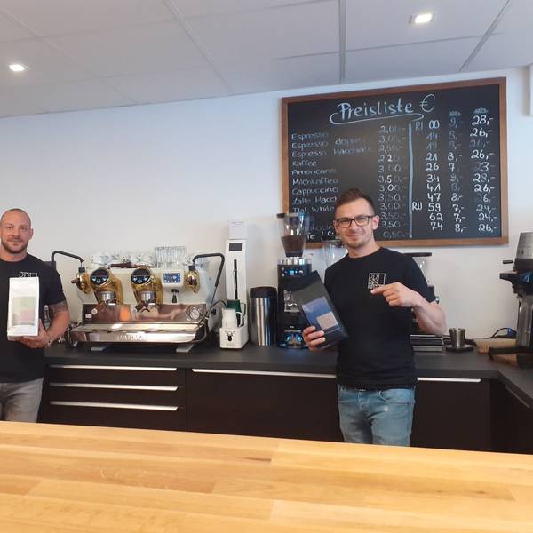 Martin Richter und Maurizio Russo in ihrer Kaffeerösterei RiRu