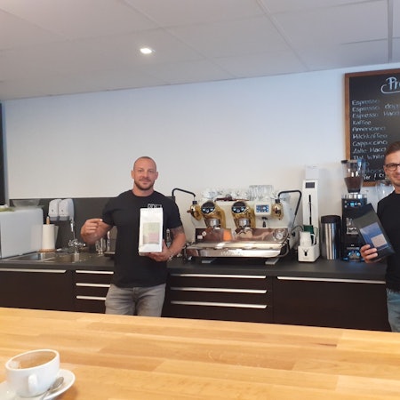 Martin Richter und Maurizio Russo in ihrer Kaffeerösterei RiRu