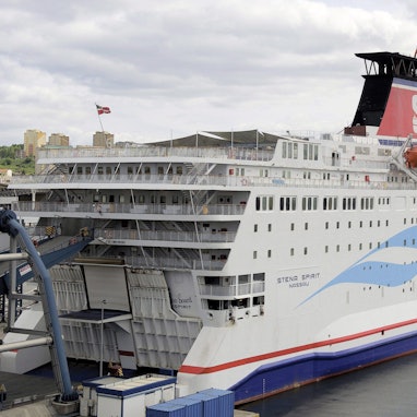 Die Ostsee-Fähre „Stena Spirit“ der Stena Line liegt im Hafenn von Gdynia, Polen.
