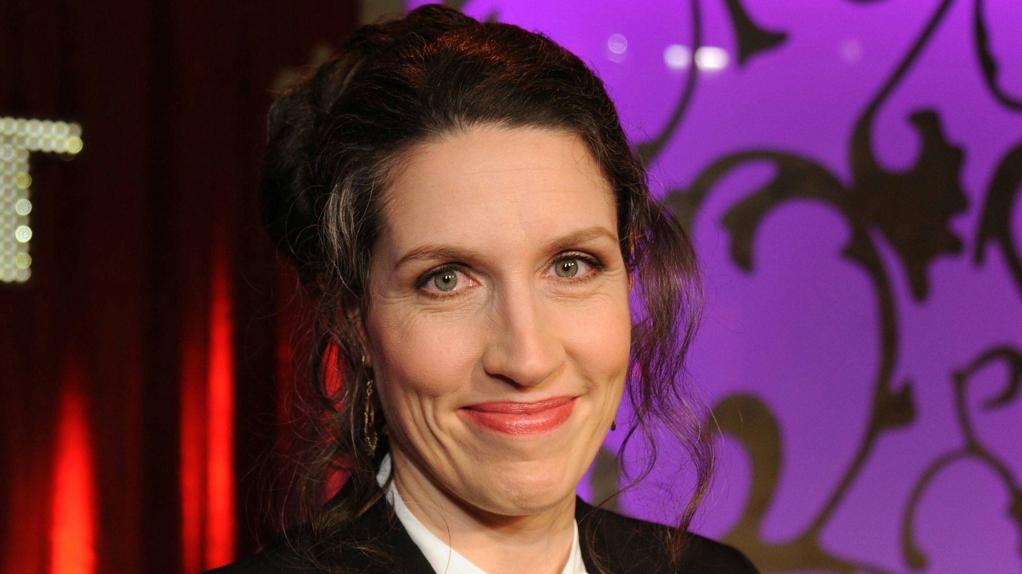 Die Schauspielerin und Kabarettistin Christine Prayon im Studio der Sendung „Ladies Night“.