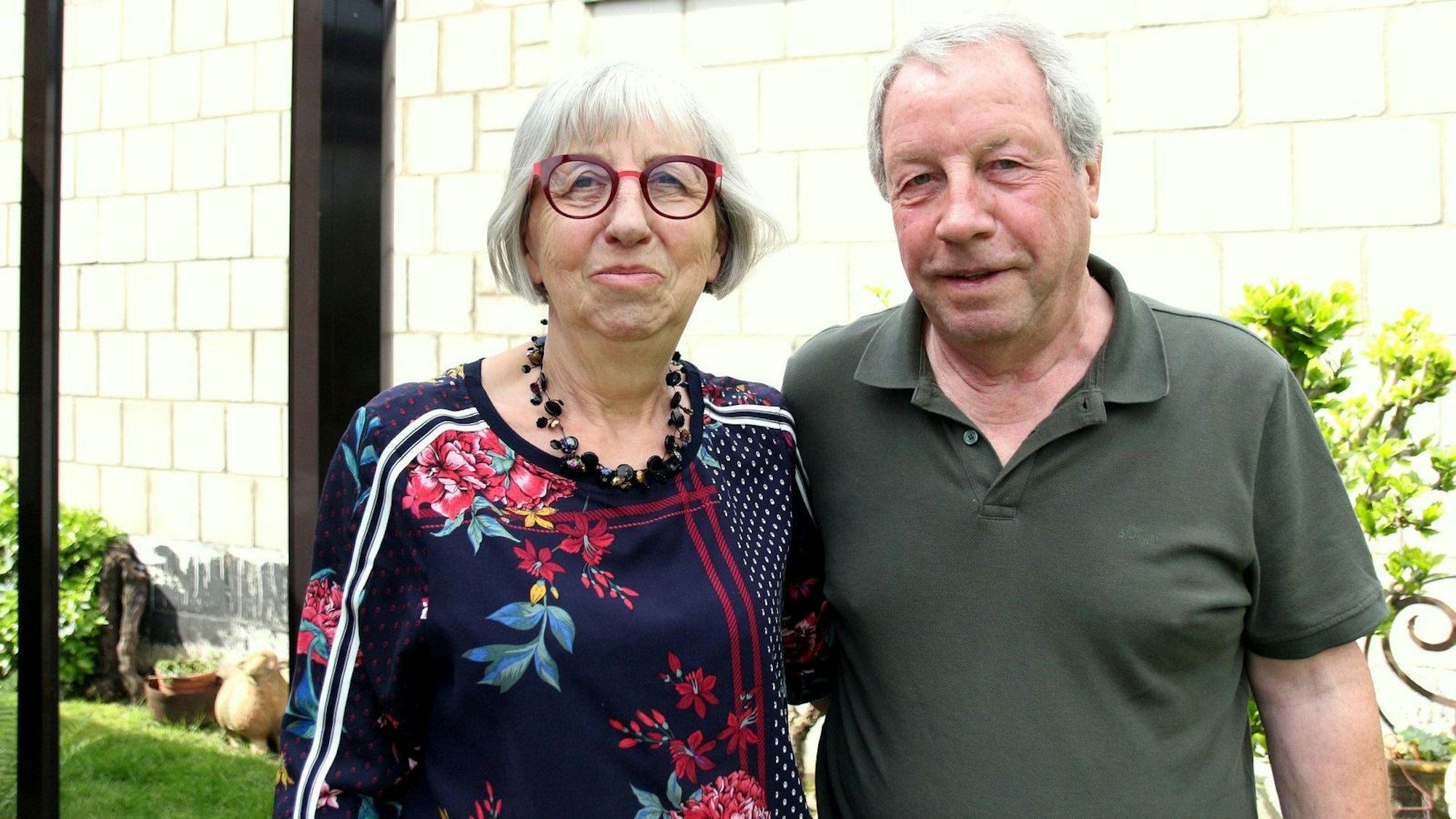 Auf dem Bild ist das Ehepaar zu sehen, das jetzt Goldhochzeit feiert.