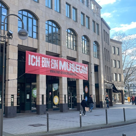 Das Kölnische Stadtmuseum im neuen Gebäude auf der Minoritenstraße.