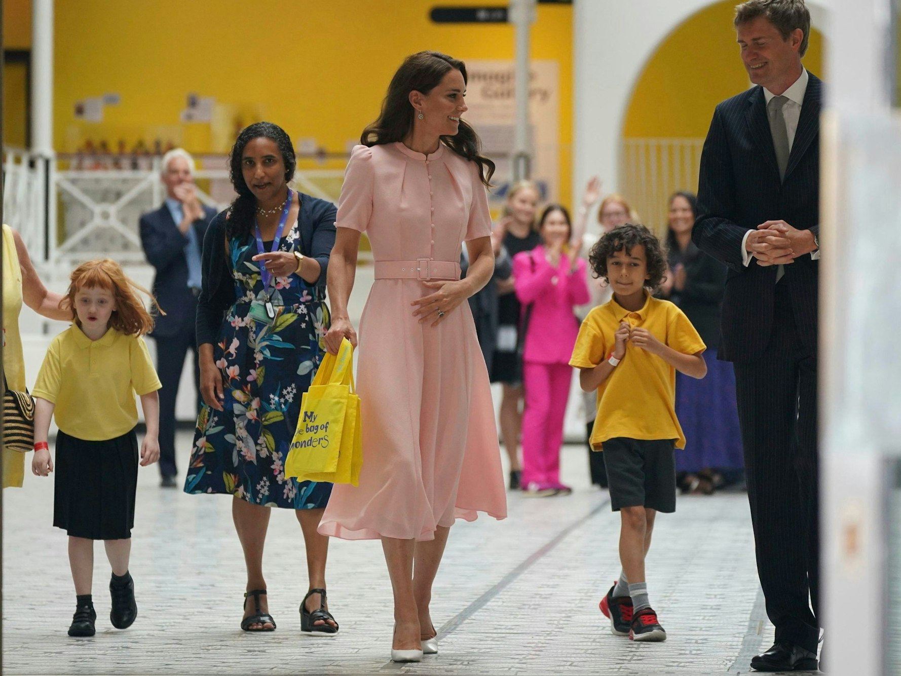Prinzessin Kate mit Kindern im Museum V&A.