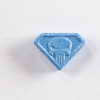 Die hoch dosierte Ecstasy-Pille „Blue Punisher“.