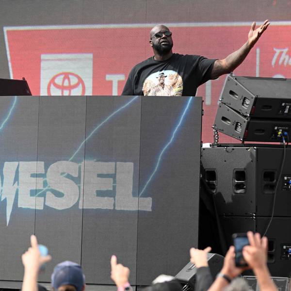 Shaquille O'Neal als DJ Diesel steht auf der Bühne beim Sonoma Raceway im Juni 2023.