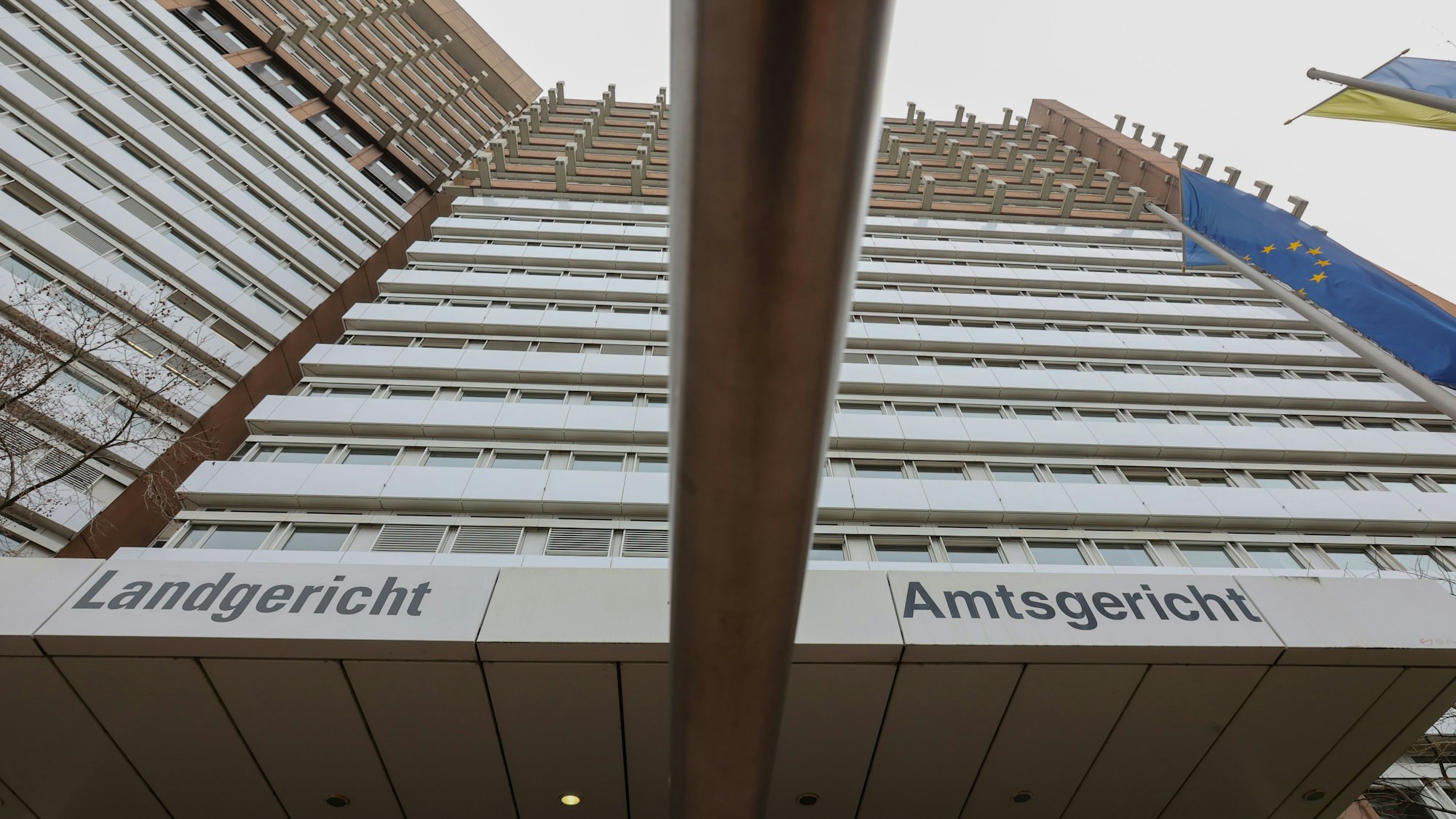 Fassade des Landgericht und Amtsgericht in Köln