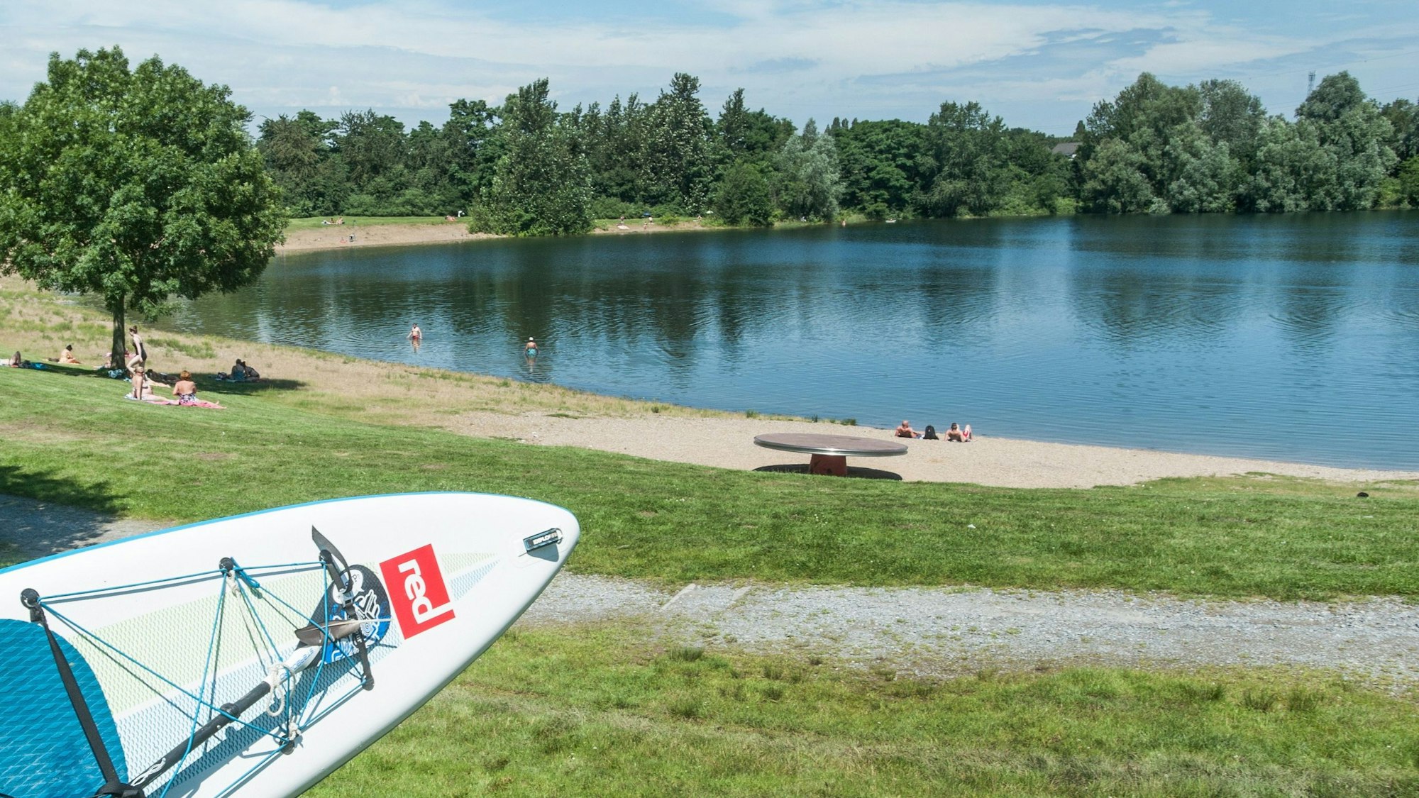 Ein Sommertag am Hitdorfer See in Leverkusen. (Archivbild)