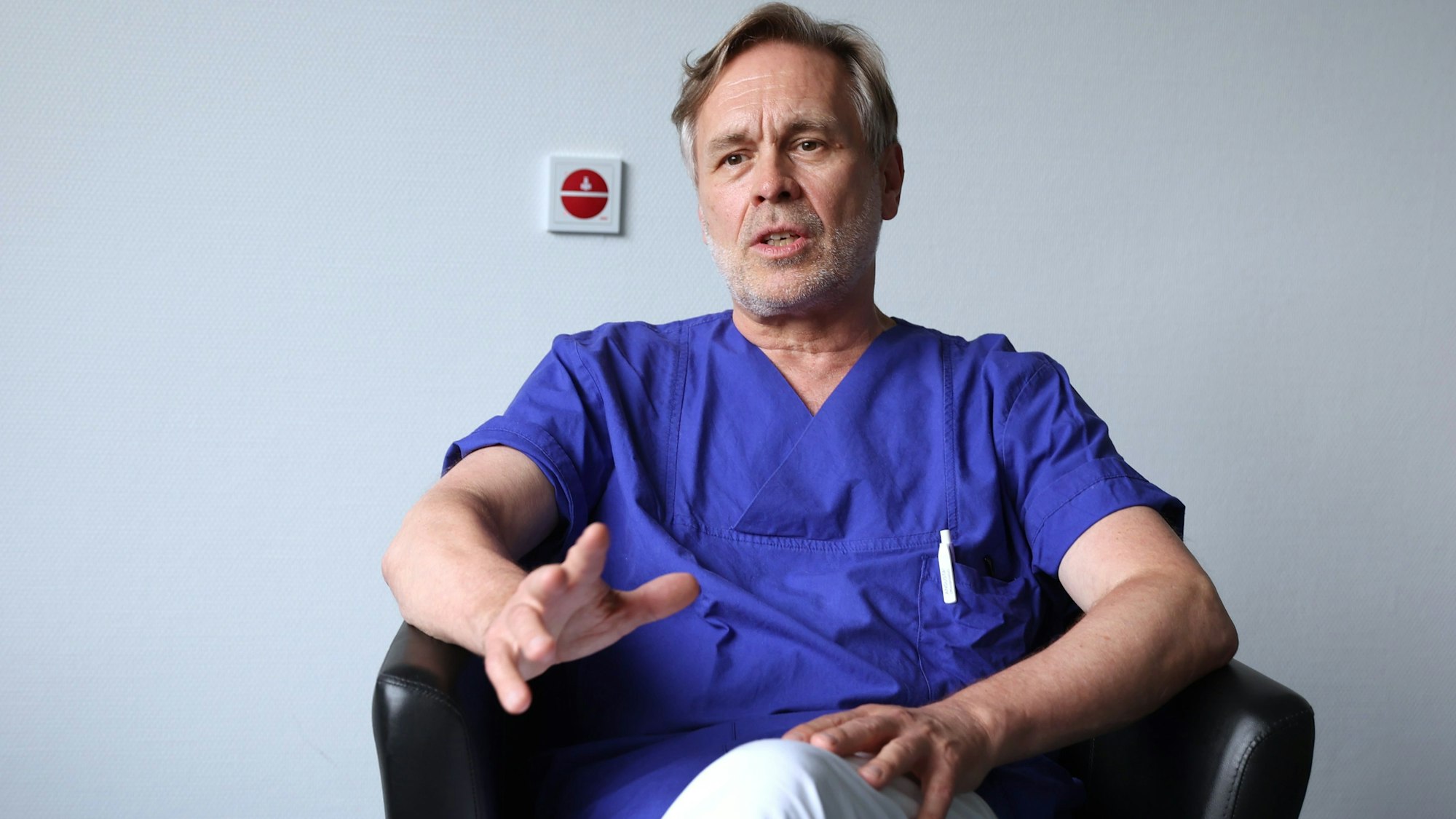 29.06.2023
Köln
Interview mit dem scheidenden Chefarzt der Holweider Frauenklinik, Prof. Dr. Werner Neuhaus.
Krankenhaus Holweide
Foto: Martina Goyert