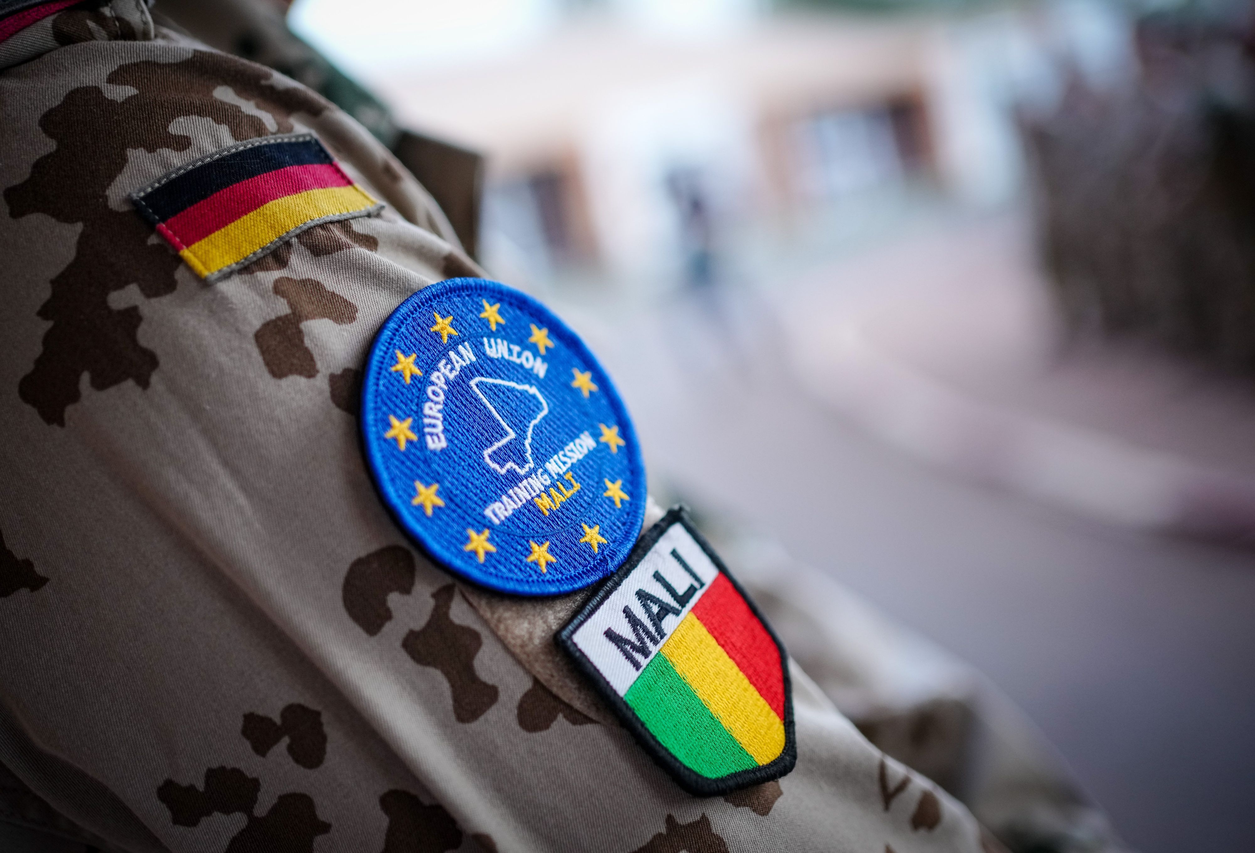Bundeswehrsoldaten mit dem Emblem der European Union Training Mission Mali (EUTM). (Symbolbild)