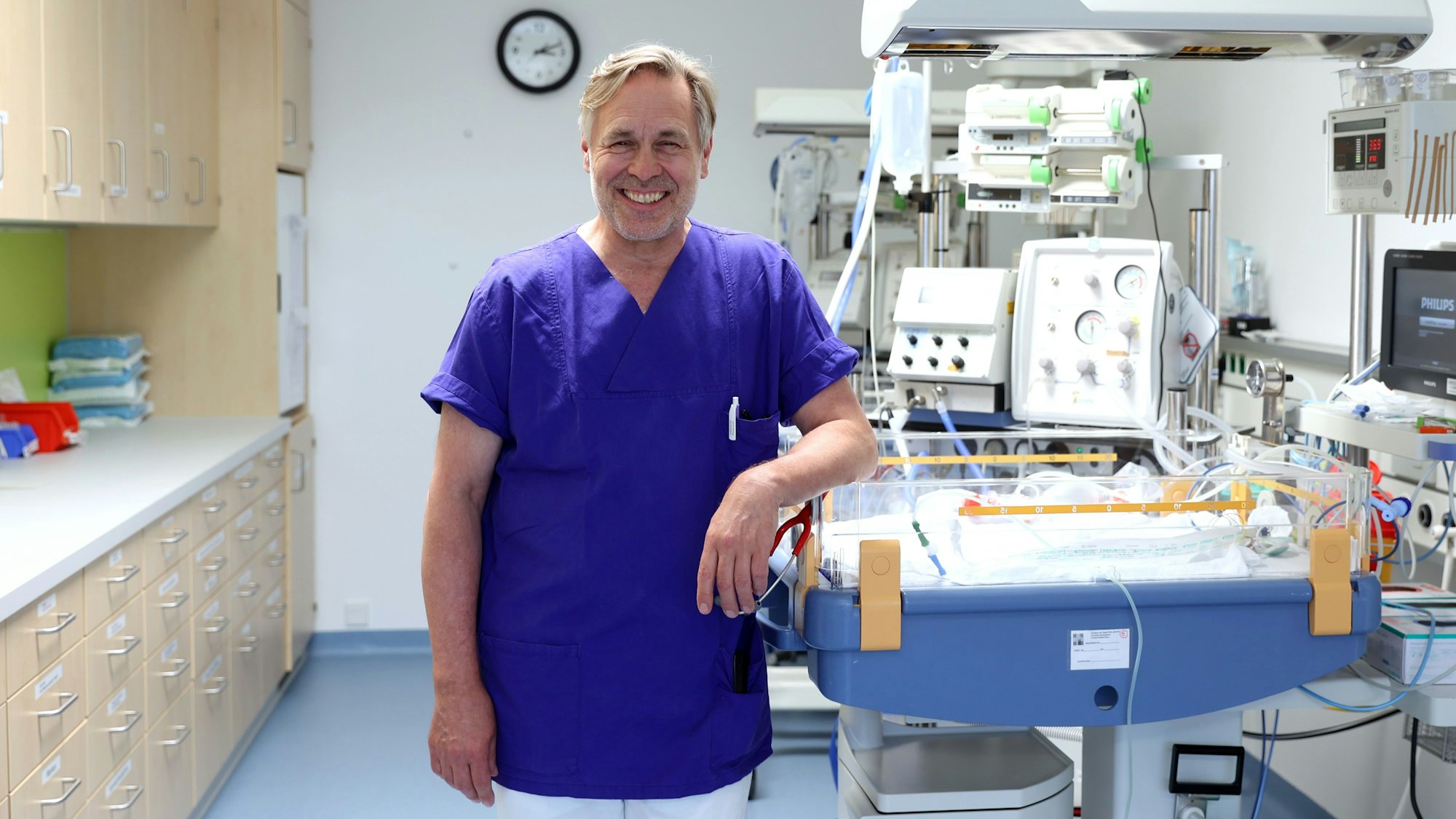 29.06.2023
Köln
Interview mit dem scheidenden Chefarzt der Holweider Frauenklinik, Prof. Dr. Werner Neuhaus.
Krankenhaus Holweide
Foto: Martina Goyert