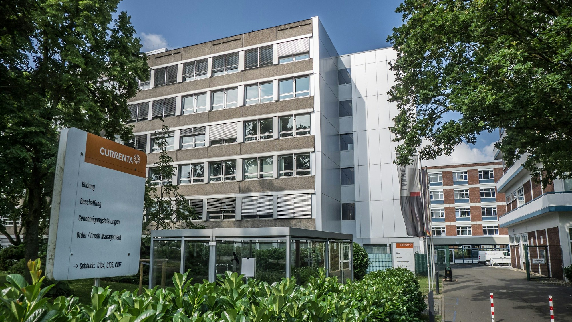 Die ehemalige Bayer- jetzt Currenta-Berufsschule im Chempark an der B8.