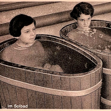 In den Heilstätten erhielten die Kurkinder sogenannte Anwendungen, so wie diese Solebäder in der ehemaligen Kinderheilanstalt Bad Sassendorf.