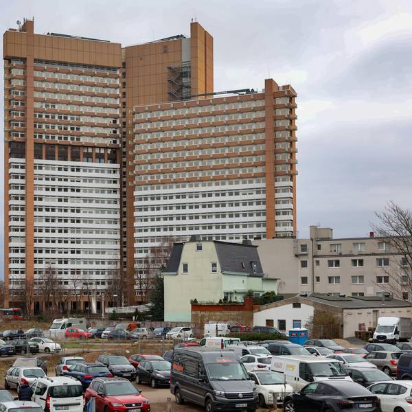 Zu sehen ist das Justizzentrum Köln in der Luxemburger Straße 101.