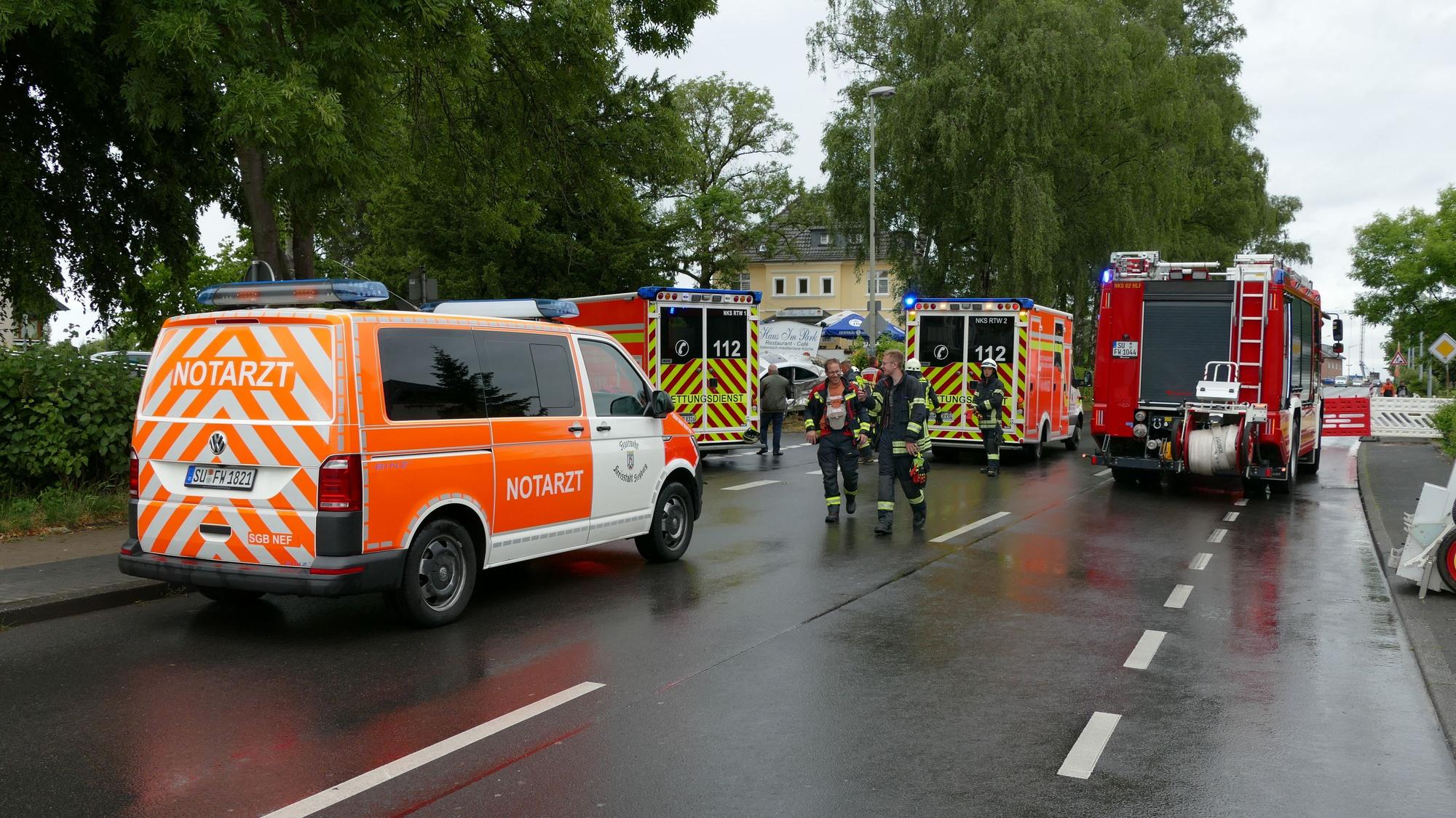Feuerwehr und Rettungsdienst waren zum Unglücksort geeilt.